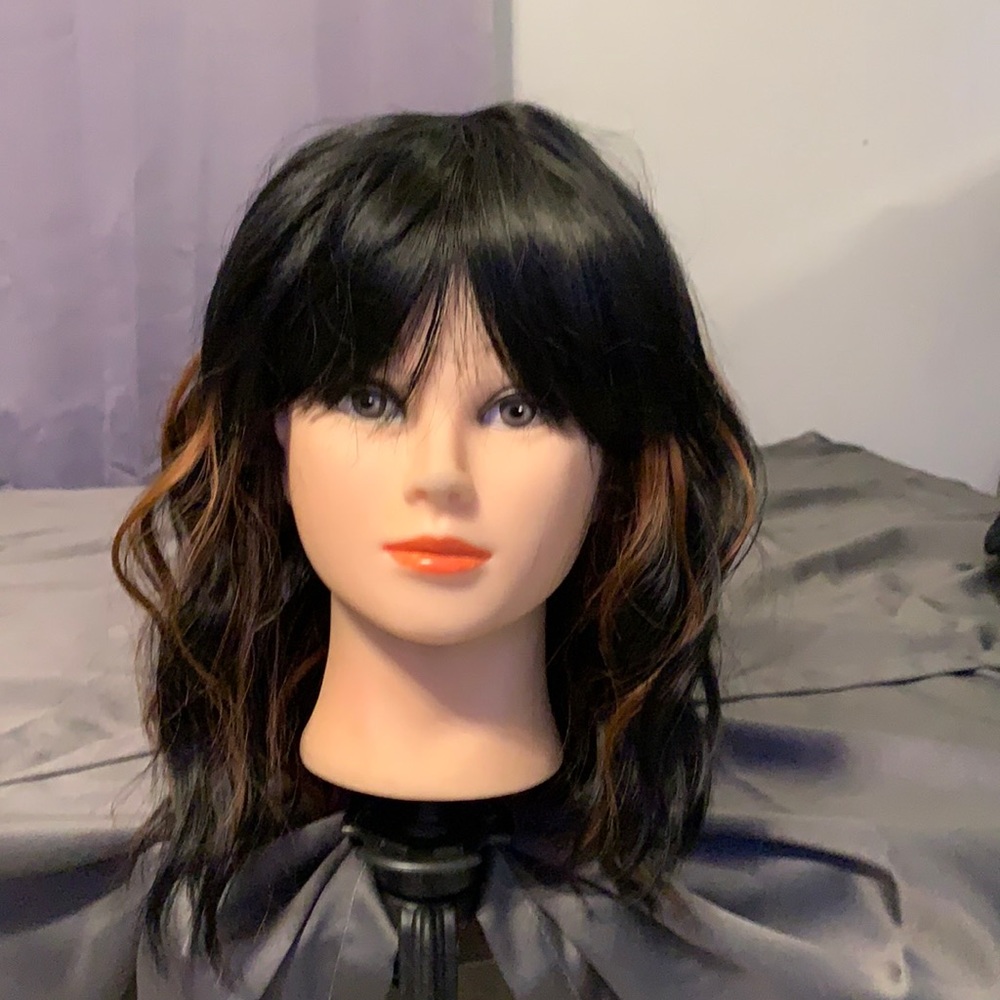 Synthetic short wig
